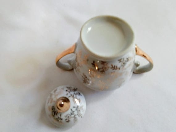 Z132a Vintage Porcelain Fragonard Style Covered Dish/lidded pot