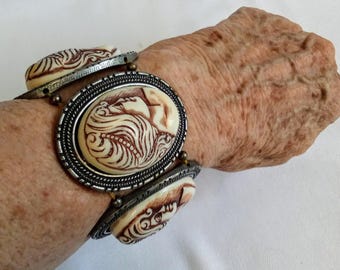 JP741 ヴィンテージシルバートーンと大きなフェイクカメオブレスレット