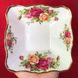 Joli bol Royal Albert Old Country Roses T138 vintage 1962. Bone China, fabriqué en Angleterre. Expédition suivie.