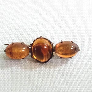 K87 Antique and Rare. Victorian Anbar 3 Stone Bar Brooch. Collectable. Global Shipping