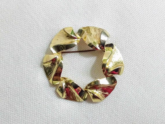 Broche Vintage Dorée - Très Bon état, Bijou Fantaisie élégant