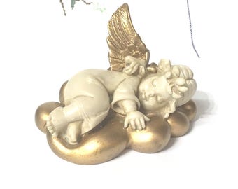 L78 Wunderschöne 1970er Jahre kleine, aber schön gearbeitete, schlafende Engel/Engel/Putti detaillierte Resin Statuette. Versicherter Versand