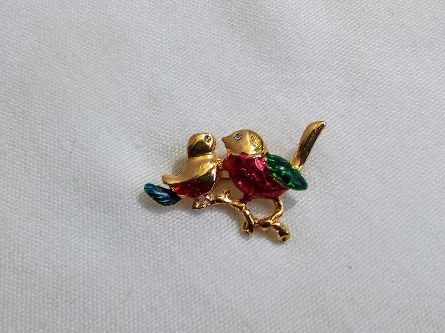 JP131. Vintage Gold Tone and Enamel Bird Brooch. - Etsy Canada