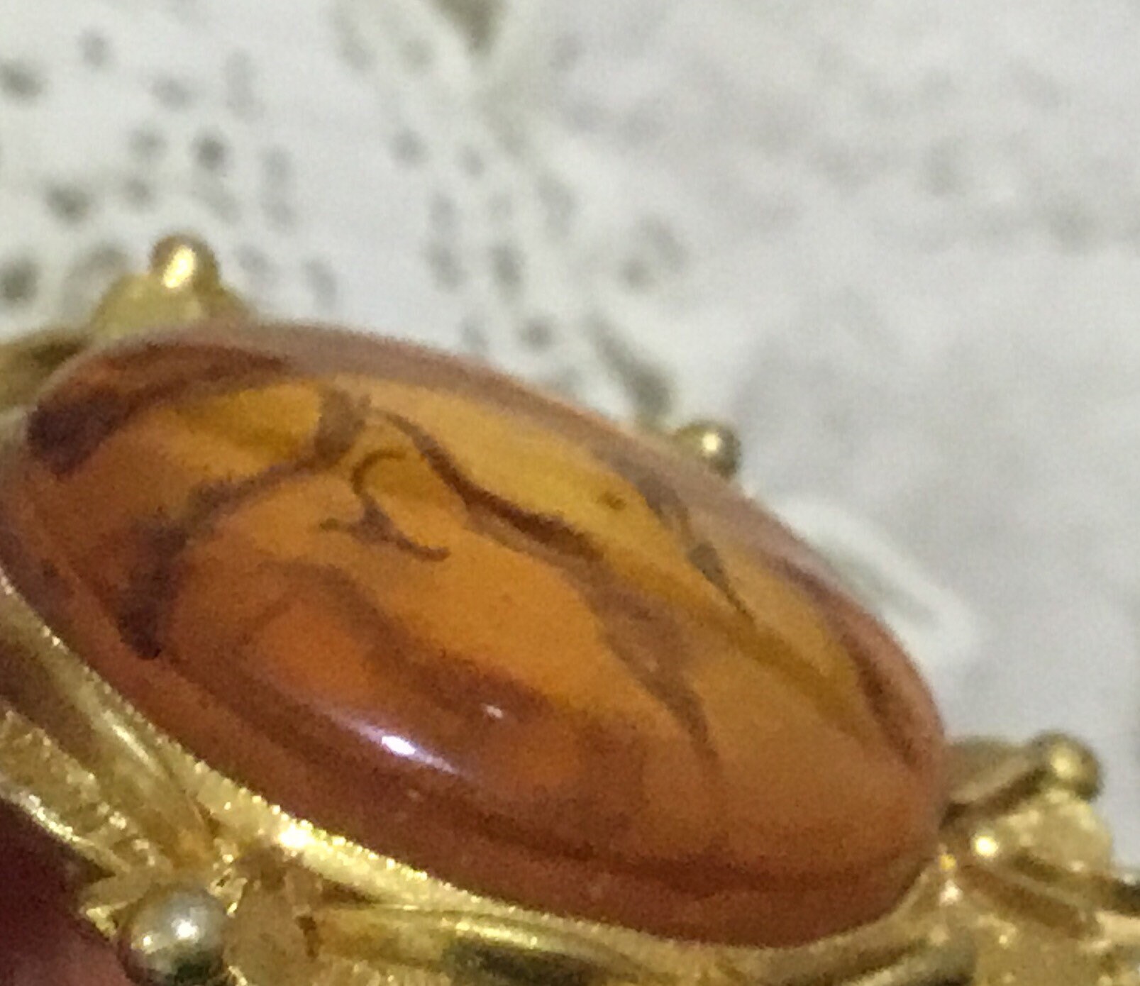B6 EXQUISITE (UK) Large, Round, Vintage 1970's Signed Amber
