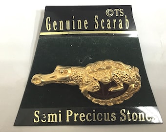 B11  Vintage Carnelian Scarab Crocodile brooch,  antique Goldtone colour, on original card. Tracked International shipping