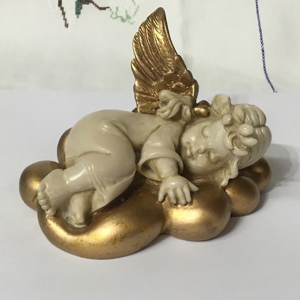 L78 Superbe statuette en céramique d'ange/chérubin/putti endormi, petite mais de belle facture. Livraison mondiale gratuite.