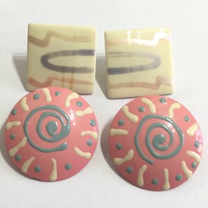 H17 Vintage 2 pair  Retro Square and Round plastic and enamel Earrings for Pierced Ears. Tracked Shipping