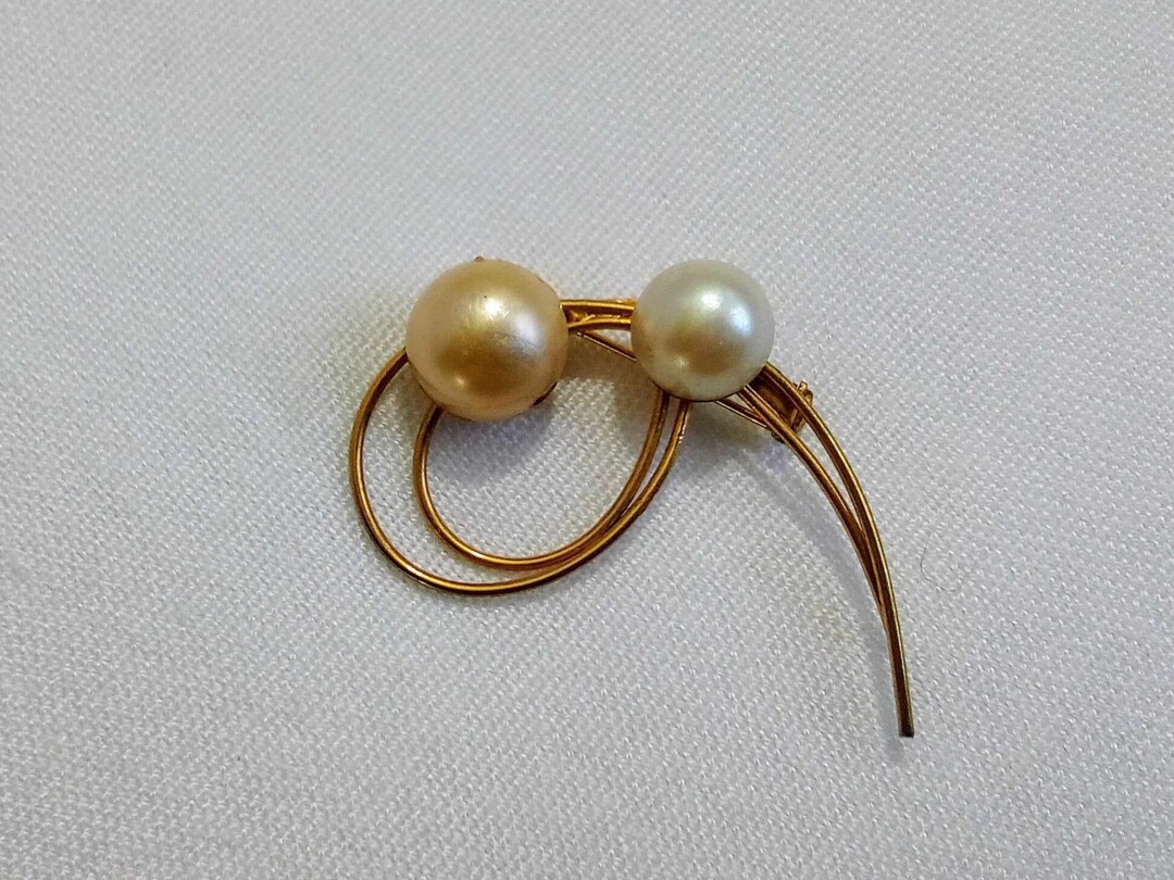 Broche vintage dorée avec cristaux autrichiens et perles d'imitation