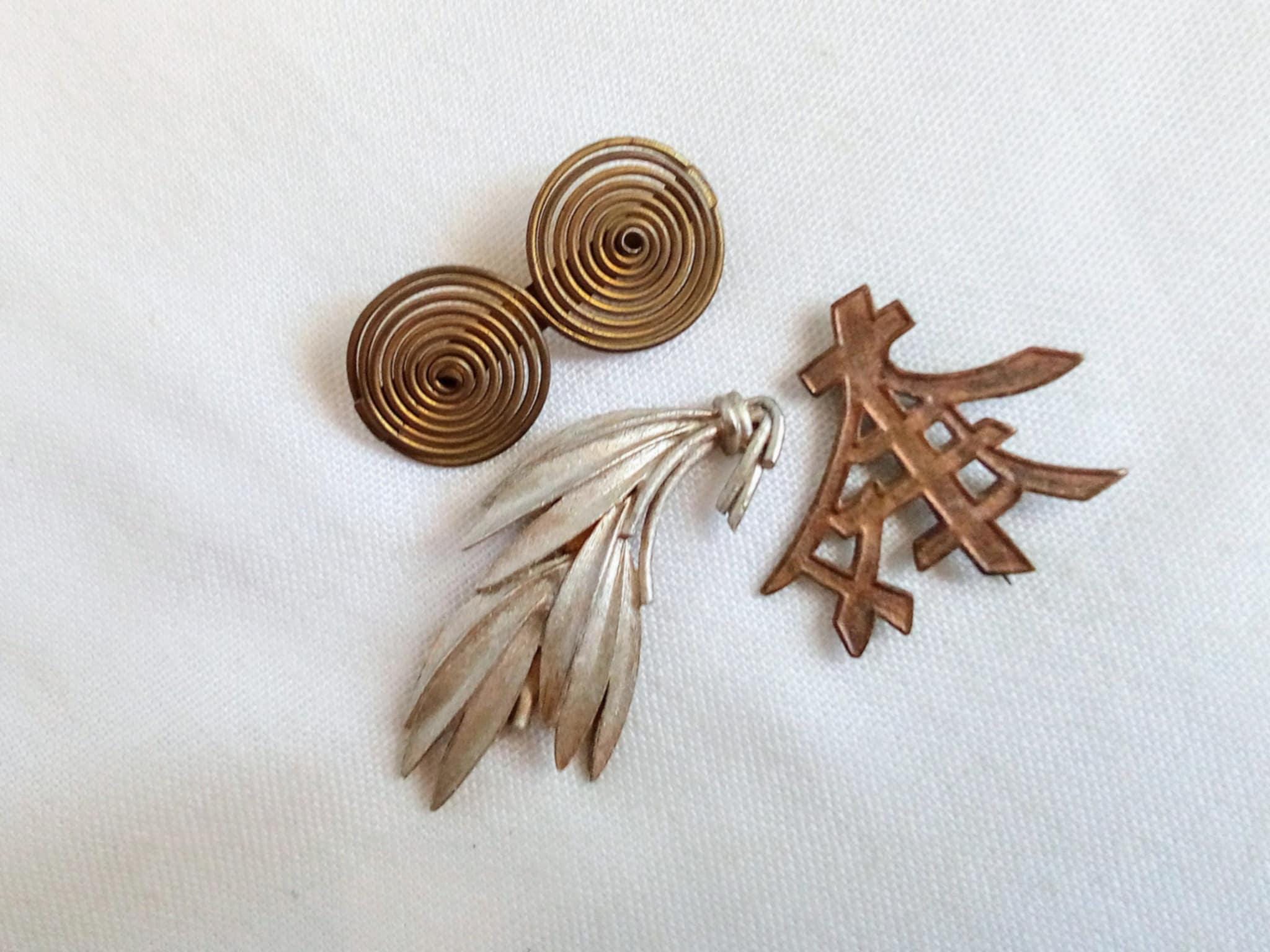 JP832 ヴィンテージブローチ。3種類のデザイン。1960年代頃。傷みあり