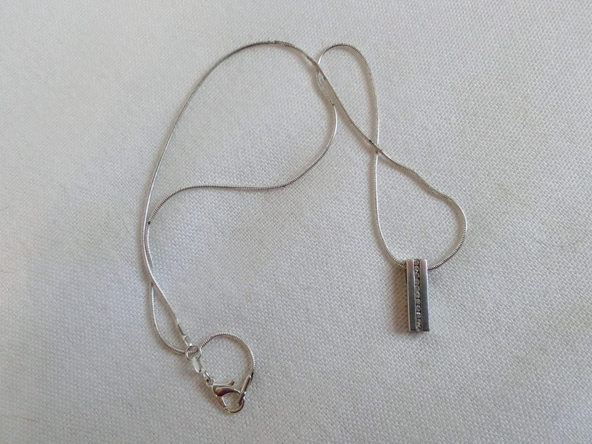 Chaîne Et Pendentif Argentés Vintage - Occasion En Bon état - Style Rétro