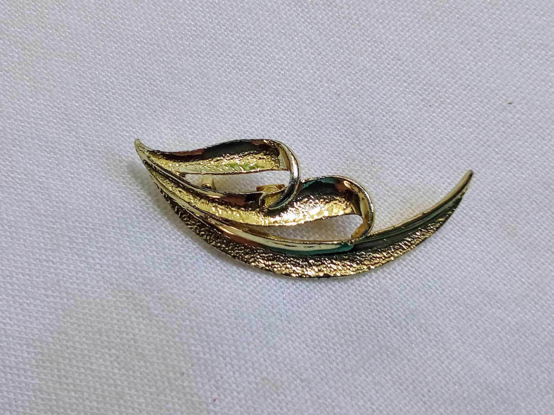 JP372 Vintage Gerrys Gold Tone Swirl Brooch, Rare, Hard to Find