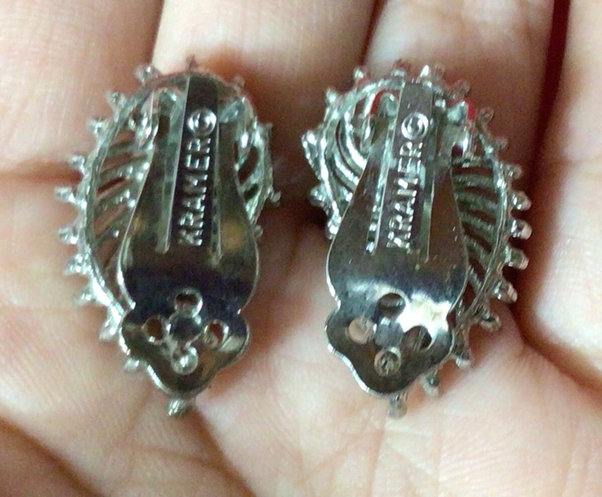 Boucles D'oreilles Vintage KRAMER 2525 - Grappe De Perles Pastel Clips - État Impeccable