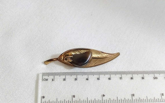 K202 Attractive Gold Tone Leaf Brooch with Polish… - image 5