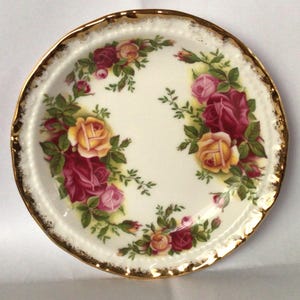 Plat/assiette à épingles à bijoux Royal Albert « Old Country Roses » de 1962, millésime Y56. Bone China, fabriqué en Angleterre. Expédition suivie.