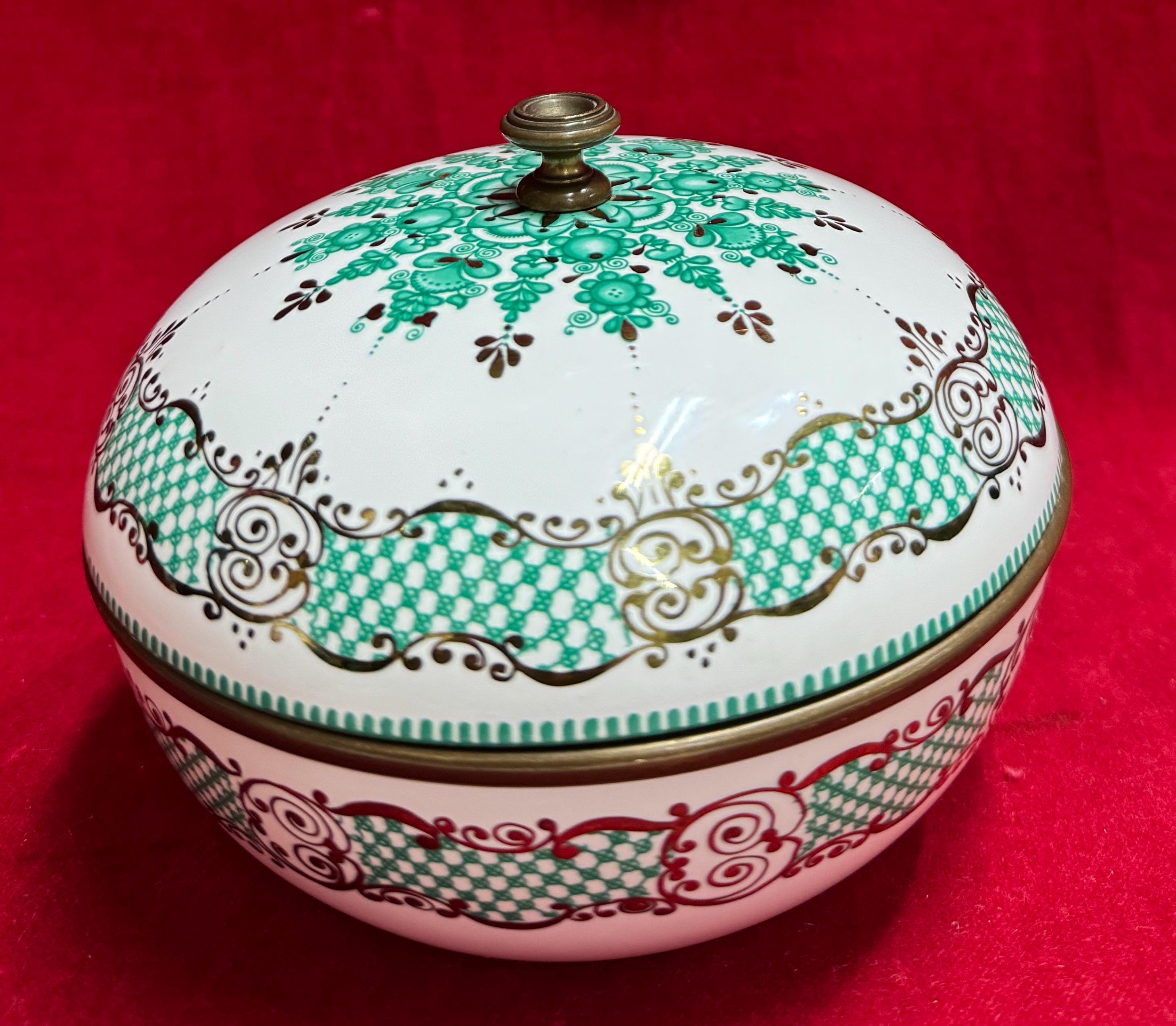 オーストリア　アンティーク Z188a Vintage 1980s Enamel Round Shaped With Lidded Trinket Box