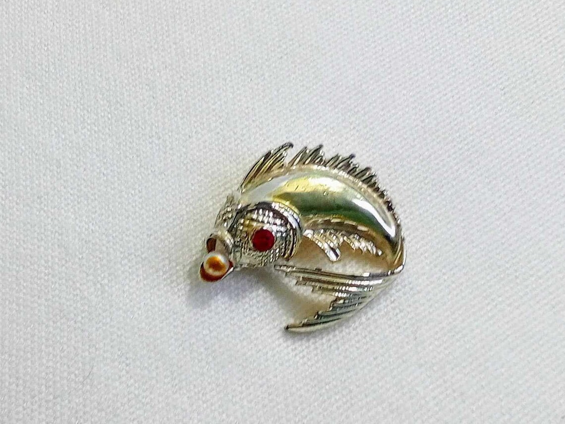 Broche fleur, soleil, étoile fantaisie vintage métal et fausse perle