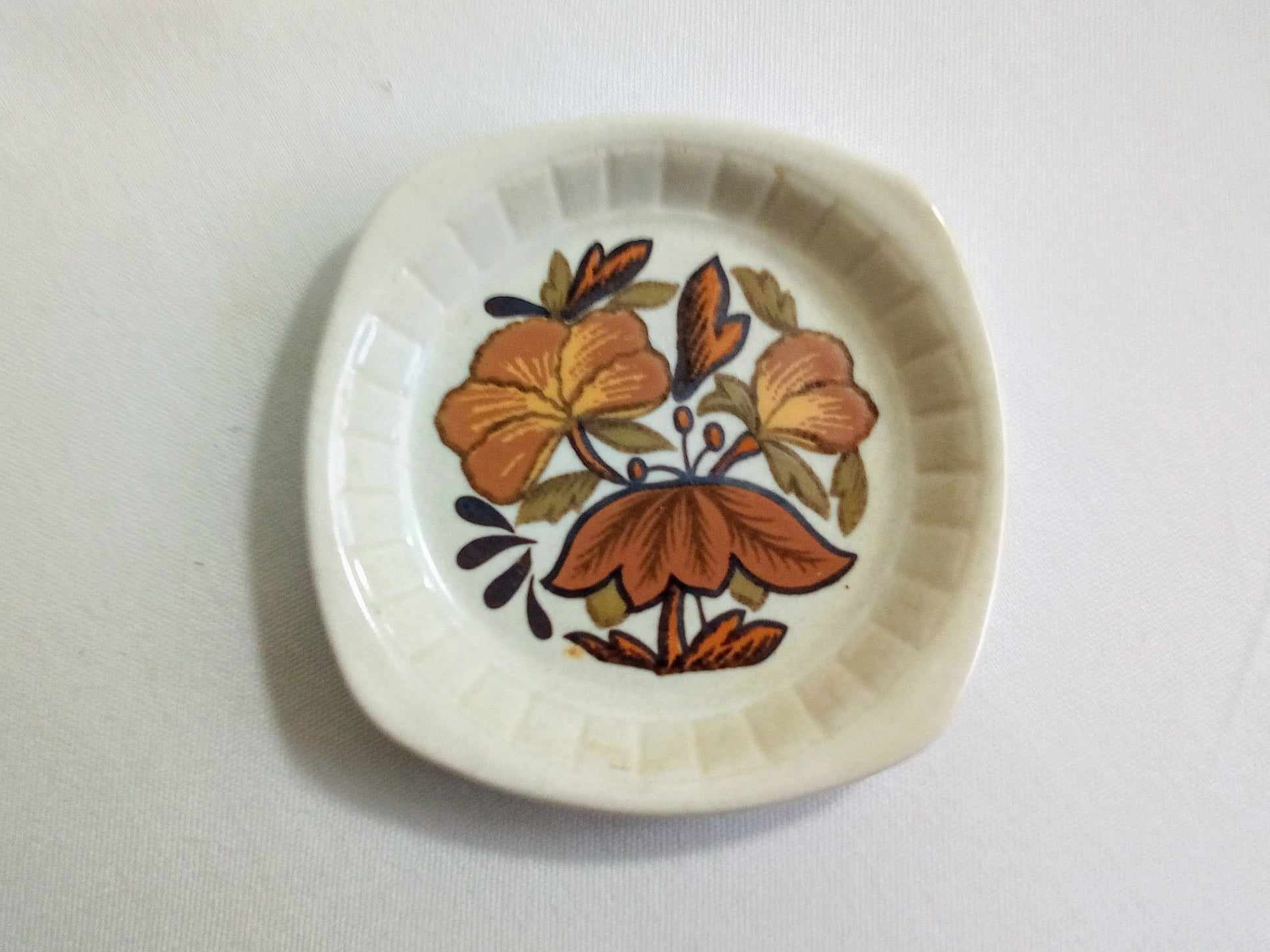 BC98 Vintage Earthenware Dish. Royal Worcester Group. Tracked
