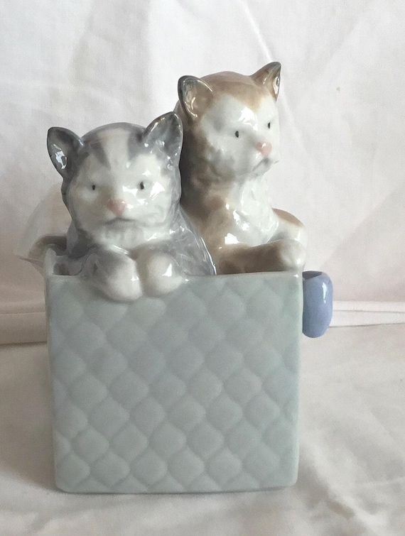 NAO 猫 くま 置物 LLADRO おかしな友達－猫 | リヤドロ公式オンライン