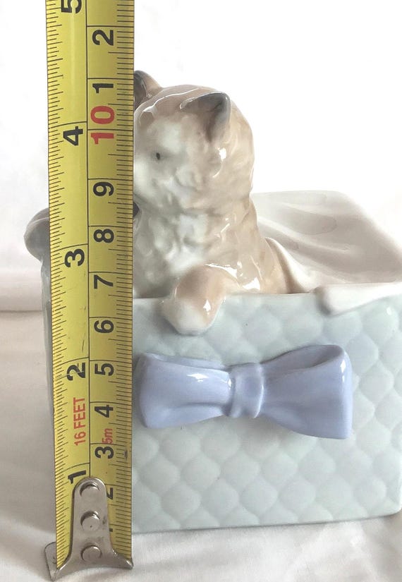 E78 Vintage NAO BY Lladro ( 2 Cats in a Box With A Bow and A