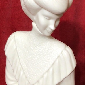 BC126a Vintage 1970’s Royal Worcester “Afternoon “ white Lady Figurine, Modelled by Devereux. Bone China, Made in England. Tracked shipping.