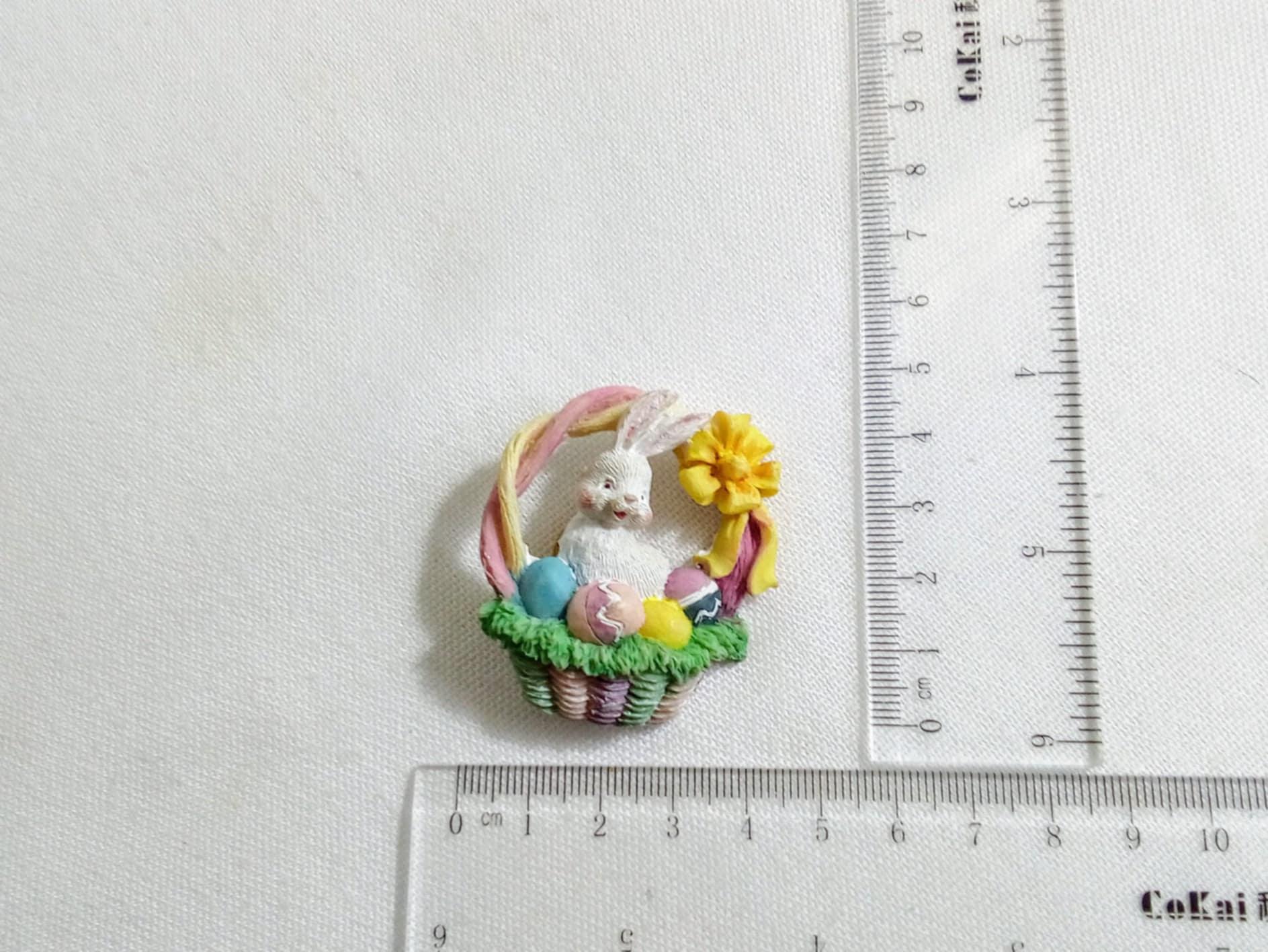 ヴィンテージ　イースターバニー A261 ヴィンテージ イースターバニー 樹脂ブローチ。伝統的なテーマ
