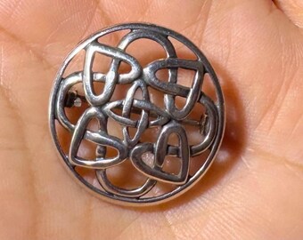 J49 Vintage 925 Sterling Silver Celtic Knot Pin Brooch. Gift Idea. Tracked Shipping.