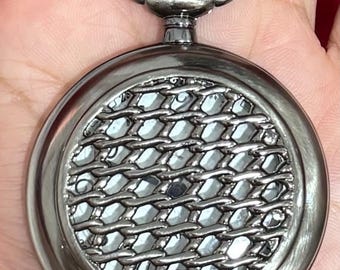 W264 Vintage donkerzilverkleurig, op batterijen werkend, jagers- en quartzzakhorloge met doos. Oude, nieuwe voorraad. Verzending met tracking.