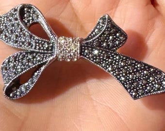 T334 Vintage 925 Sterling Silver Marcasite with Rhinestones Bow Brooch. Gift Idea. Tracked Shipping.