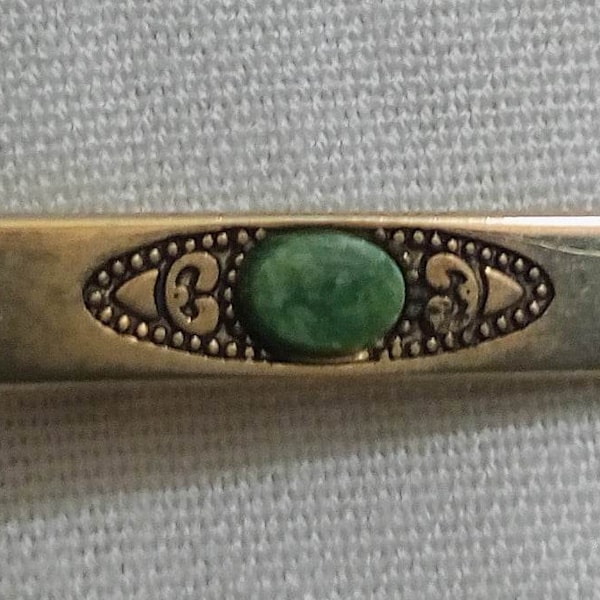 K28 Mens Vintage Gold Tone Tie Pin with Jade (or Connemara Marble)  Accent Stone. Free Shipping