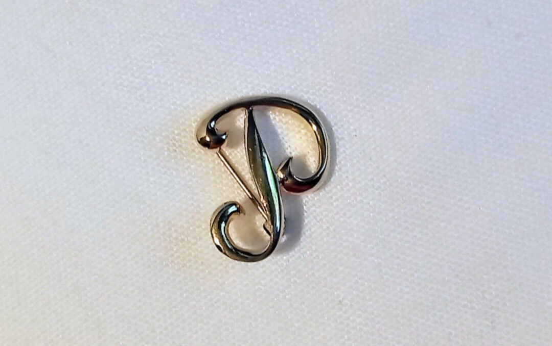 JP2718 Vintage Gold Tone Letter