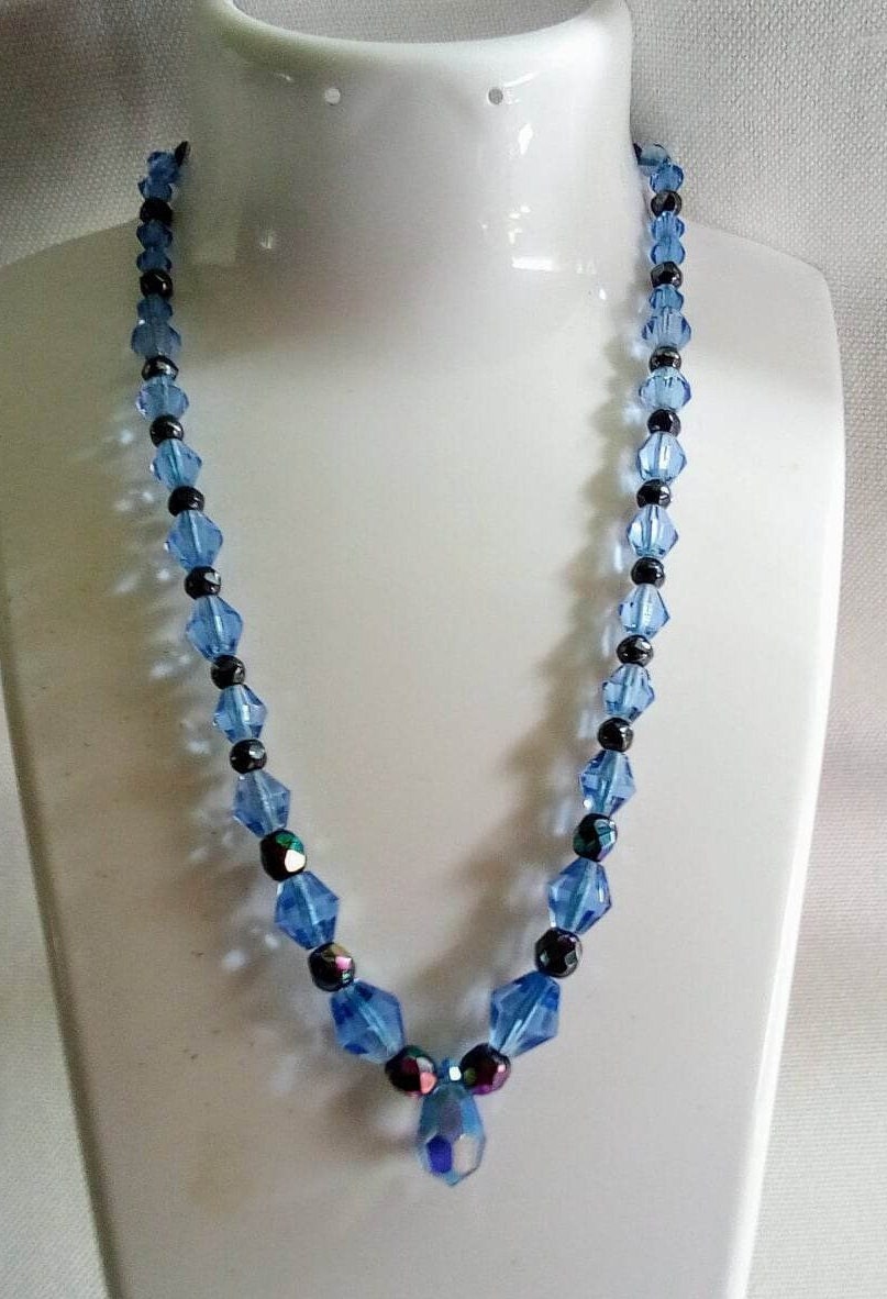 F135 Vintage 1940's Blue Crystal Bead Necklace. Buy With F135 Vintage 1940's Blue Crystal Bead Necklace. Buy With