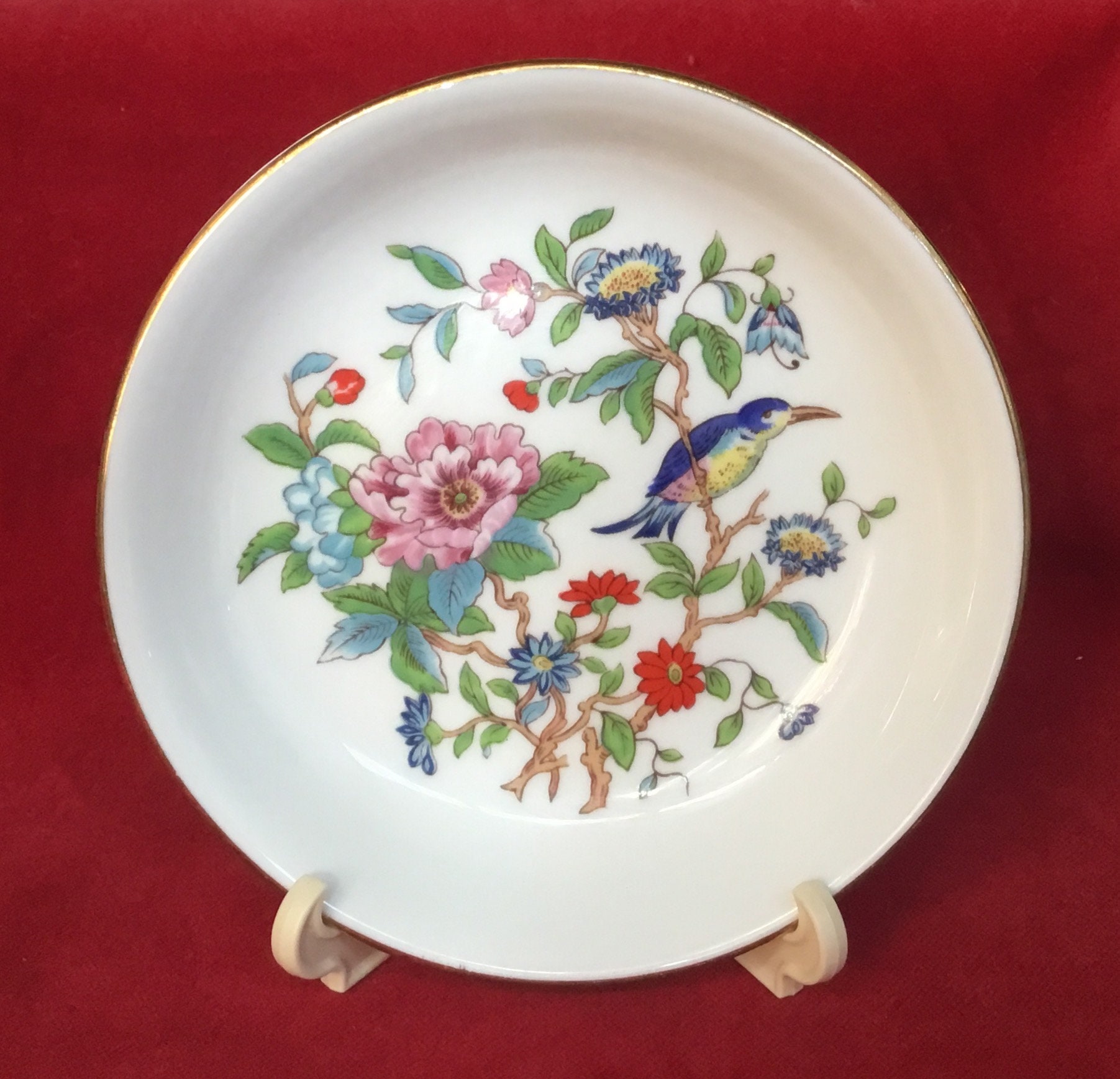 T113 Vintage Aynsley Pembroke Flowers With Bird Pattern. Gold Trim