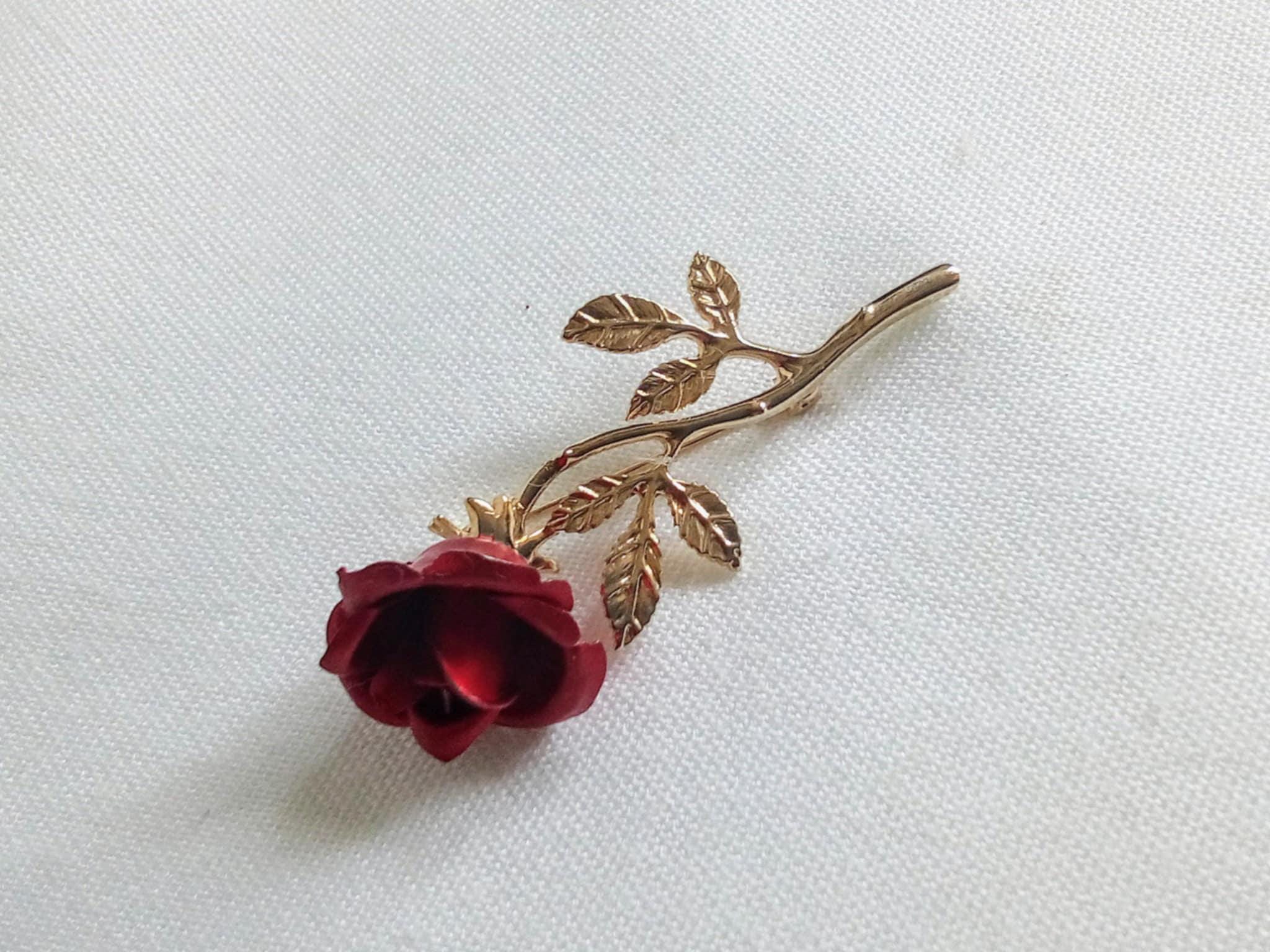 Z132 Vintage Gold Tone Long Stemmed Rose Brooch. C1980's