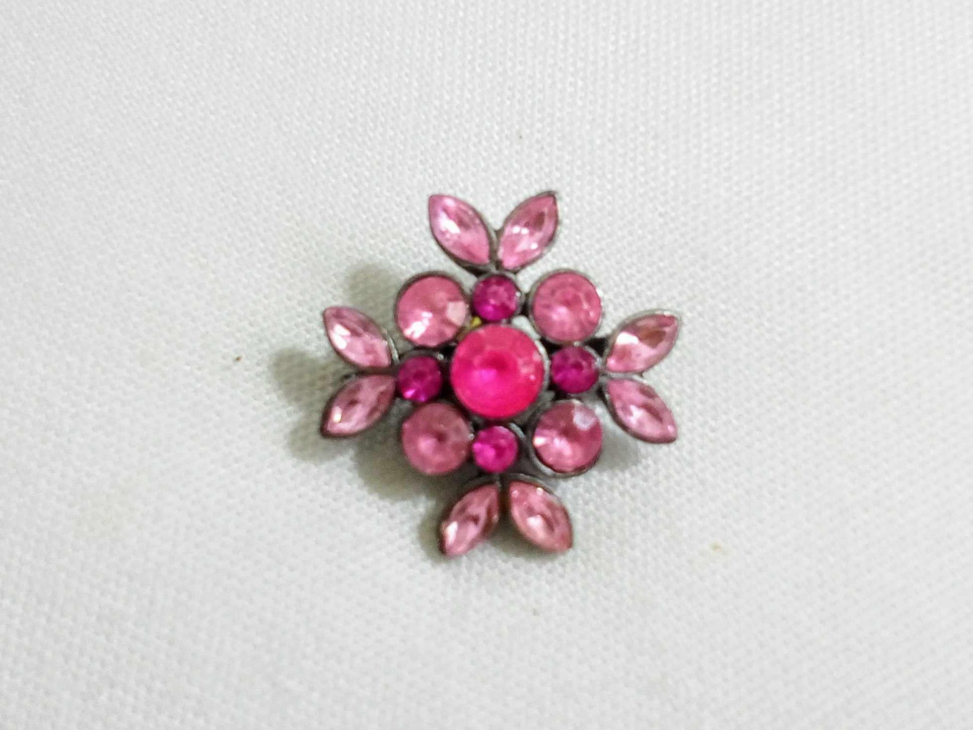Ce86a Vintage Silver Tone Flower Brooch. Pale and Dark Pink Glass