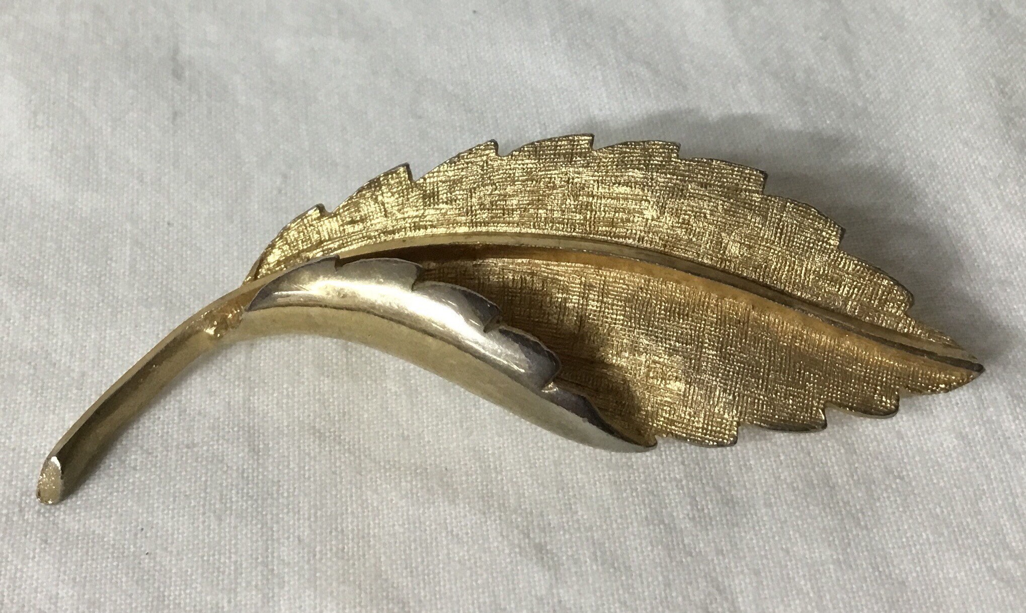 Broche Ancienne 1900 – Peinture Fleurie Sur Papier, Monture Laiton, Signée RD