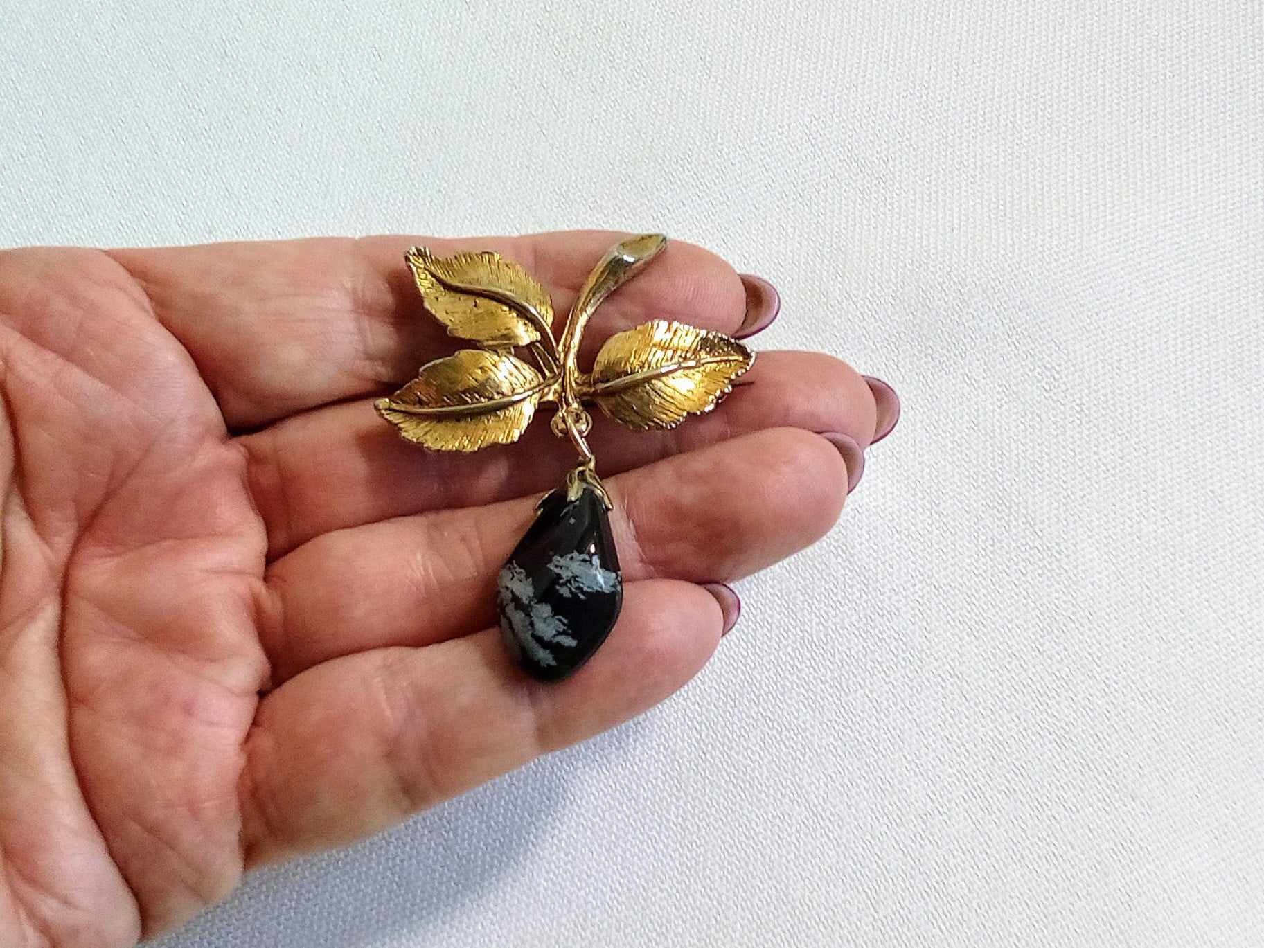 JP228.. Vintage 1970's Gold Tone Leaf Brooch With Black