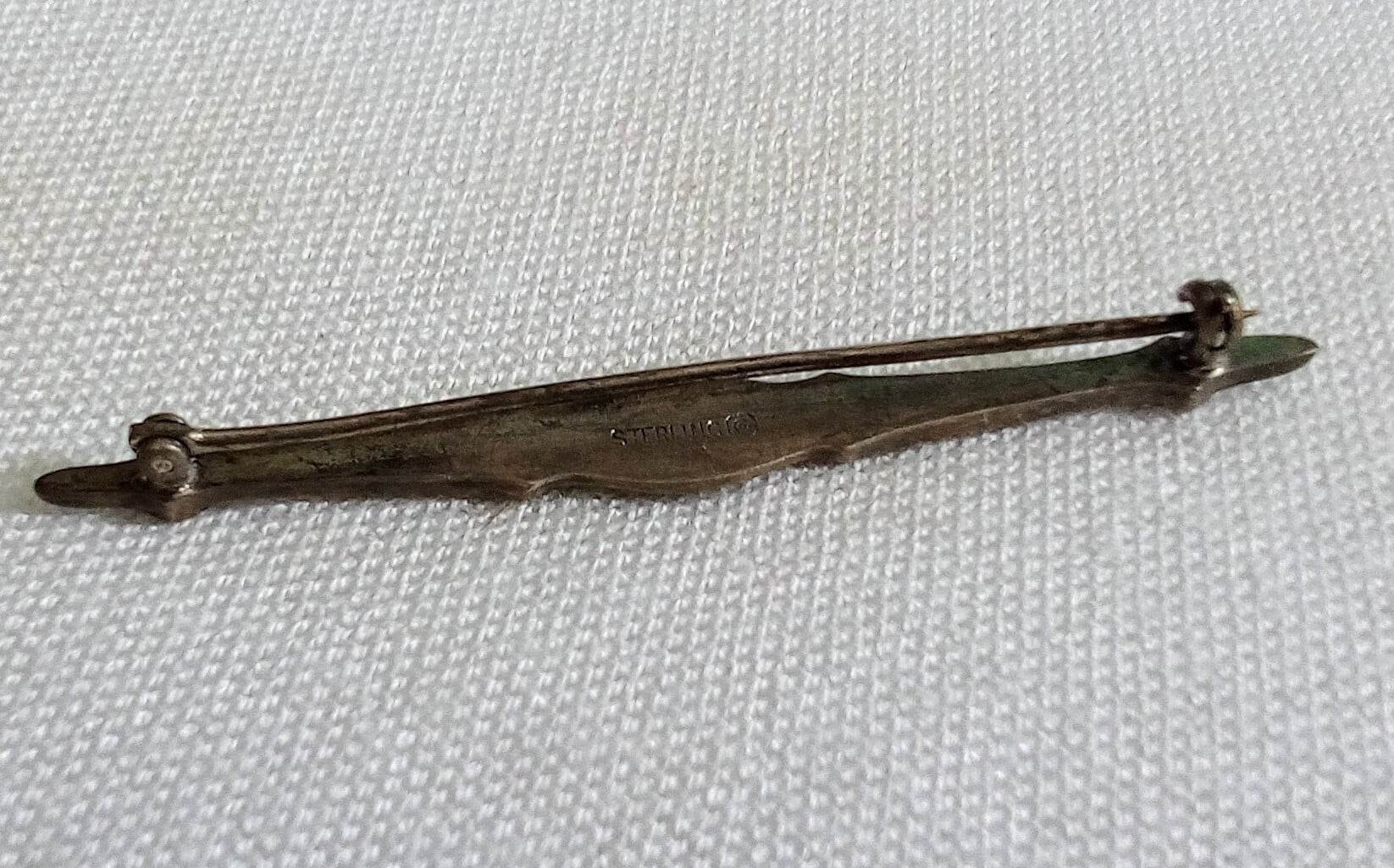 K136 Vintage Art Deco Sterling Silver Bar Brooch With Onyx K136 Vintage Art Deco Sterling Silver Bar Brooch With Onyx