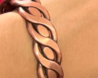 A56a Vintage Handmade Solid Copper Cuff Bangle. Gift Idea. Tracked Shipping.