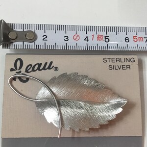 L72 Carta originale, nuova, vecchia scorta. Spilla Beau/Beaucraft in foglia d'argento spazzolato 925. Molto da collezione, realizzata negli Stati Uniti. Spedizione tracciata in tutto il mondo.