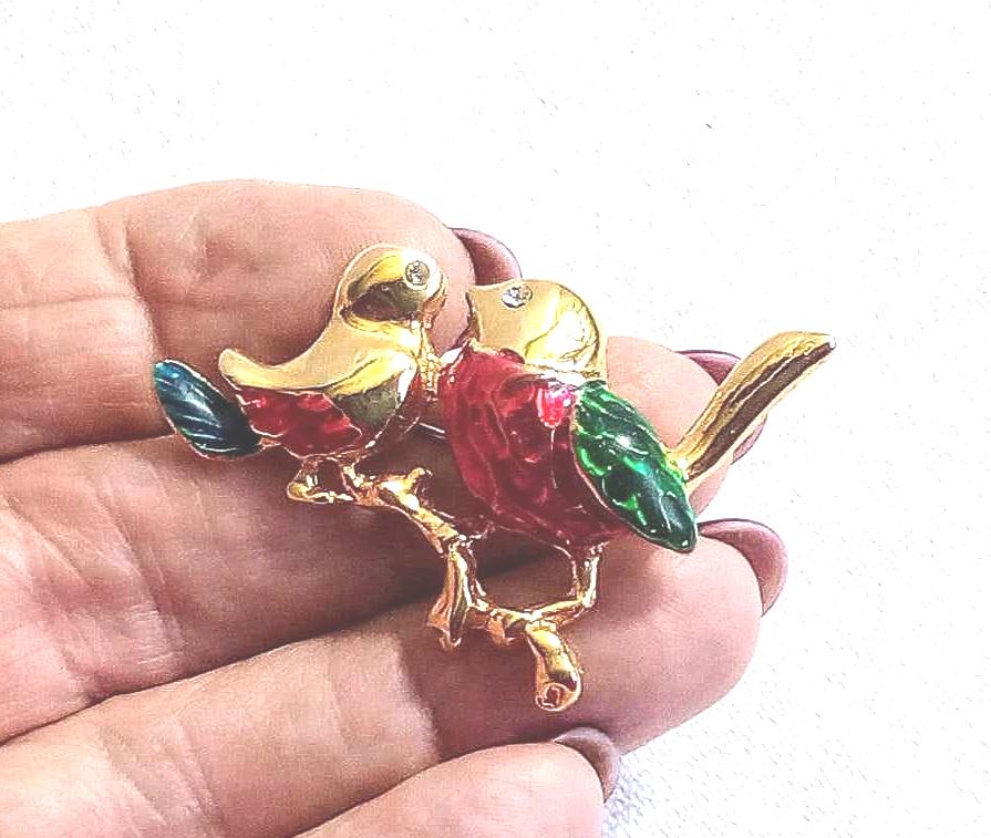 JP131. Vintage Gold Tone and Enamel Bird Brooch. - Etsy Canada