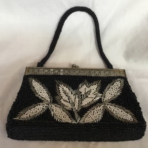N2 ヴィンテージ ハンドメイド 両面花柄モチーフ ブラック ビーズ ハンドバッグ。送料無料。