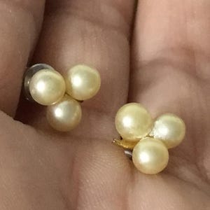 S17a Vintage 9ct gold with faux pearl stud earrings, earring backs not gold. Tracked shipping.