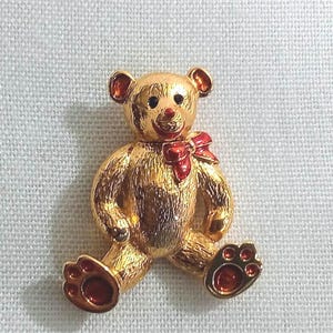 JP963 ヴィンテージピンバッジ9個セット。様々なスタイルとテーマ