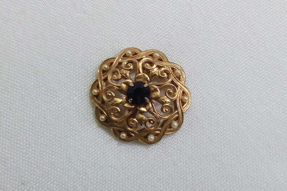 JP121. Pretty Vintage Gold Tone Brooch. Victorian… - image 1