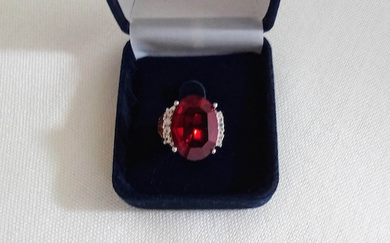 J38 Pretty Vintage Statement Ring. Large Red Ston… - image 1