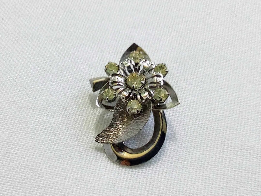 Broche Vintage Française - Jolie Pièce D'occasion, Détail Charmant