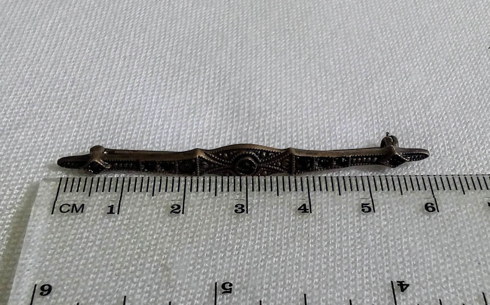 K136 Vintage Art Deco Sterling Silver Bar Brooch With Onyx K136 Vintage Art Deco Sterling Silver Bar Brooch With Onyx