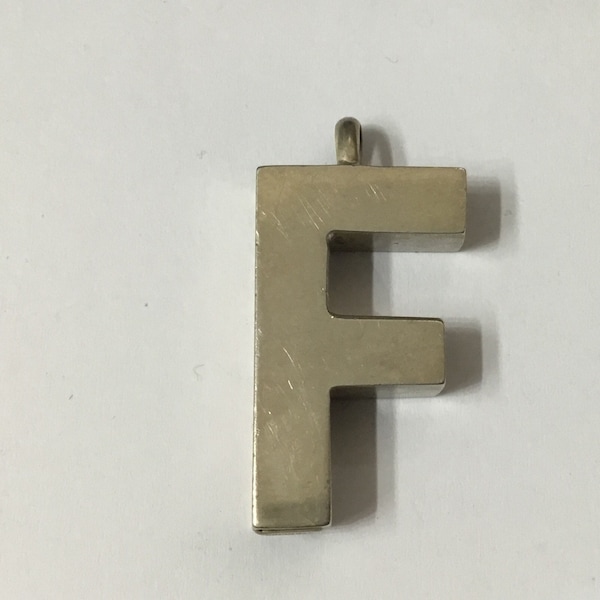 F7 A large and heavy (11.6g) sterling silver (925) letter F pendant charm. Vintage from the 1980s. Free tracked shipping