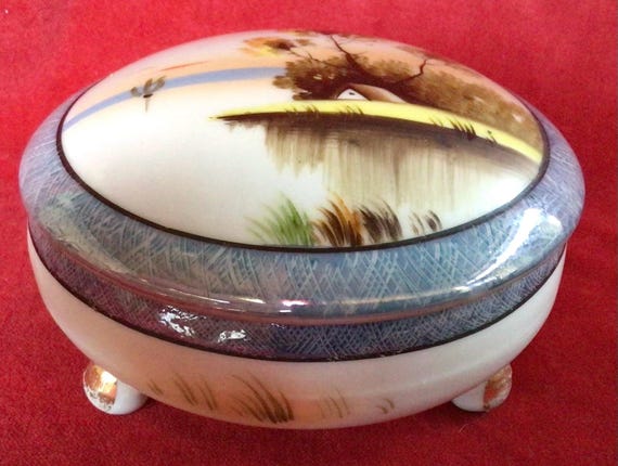 T170 Vintage Lovely Shofu Lidded Trinket Box.Made in Japan.  Tracked shipping. View 2