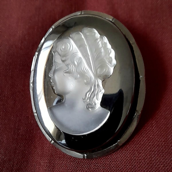 D13  A vintage silver/ grey faux Haematite brooch with glass cameo, left facing.  Free global shipping.